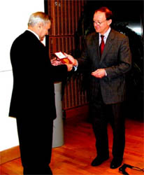 H.E. Sir Roderic Lyne KBE CMG presenting the 2002. Tribology Gold Medal to Professor Bushe
